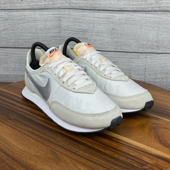 Nike Waffle Trainer 2 White Metal Silver Sneaker DA8291-101 Womens Shoe Size 7.5 - Picture 3 of 12